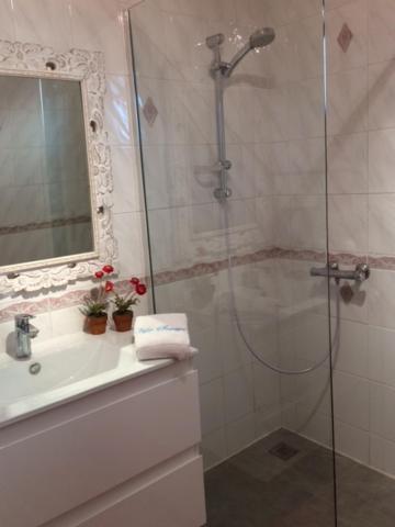 Soraya , Quiet Location With Big Garden Near And Old Town Of Appartement *