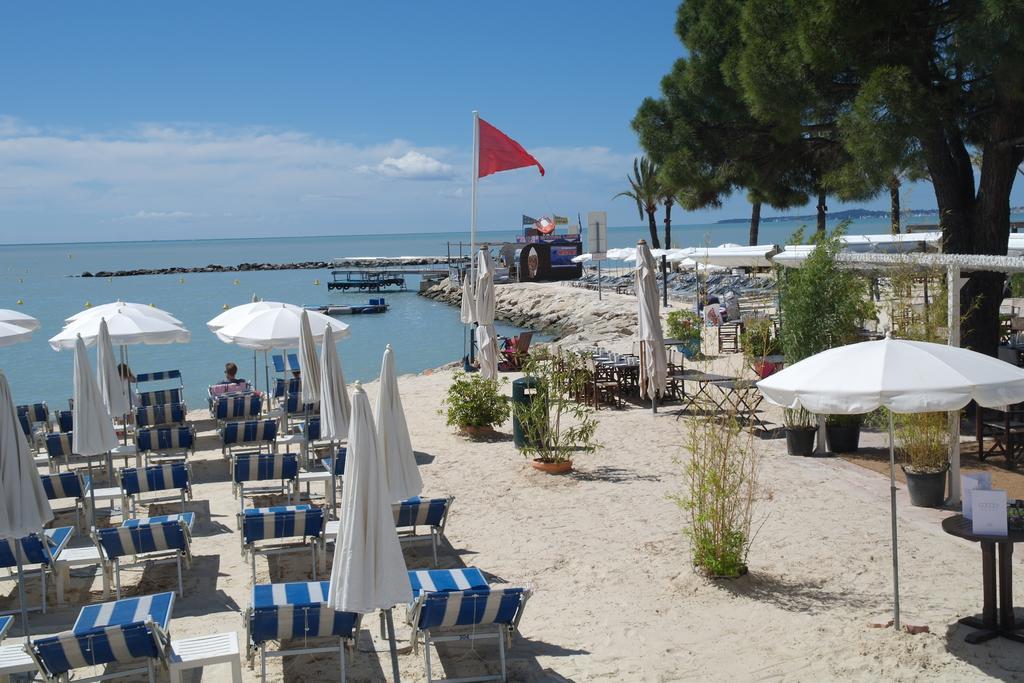 Apartment Villa Soraya , Quiet Location With Big Garden Near Beach And Old Town Of Nice